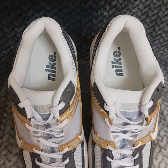 Nike Vomero 5 Men's Platinum Tint Metallic Pewter Gold HJ7247-099 Size 10 - Picture 8 of 15